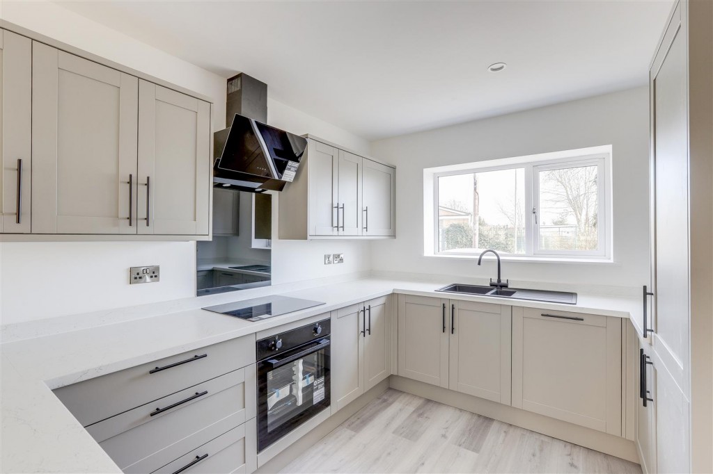 West End, Beeston, Nottinghamshire, NG9 1GL