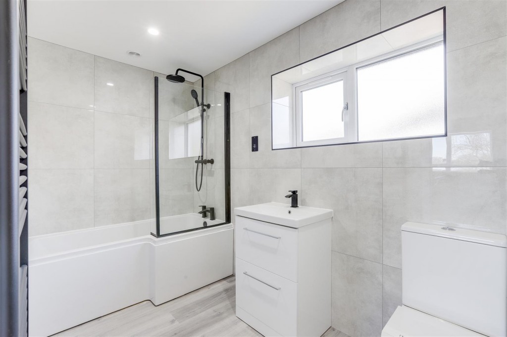 West End, Beeston, Nottinghamshire, NG9 1GL