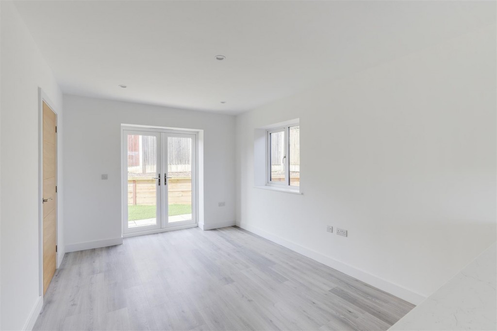 West End, Beeston, Nottinghamshire, NG9 1GL