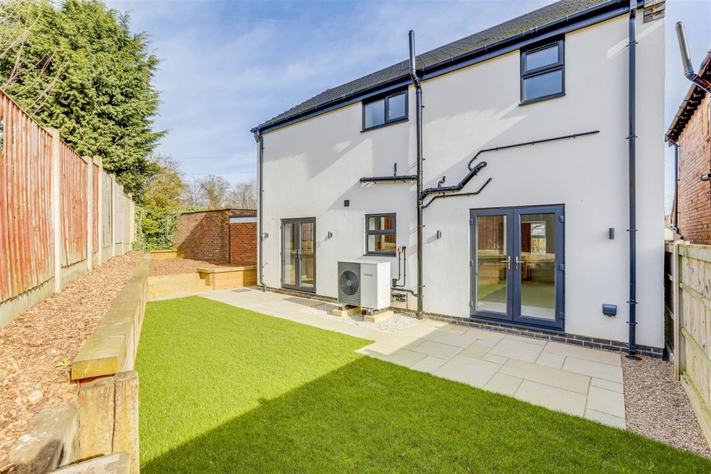 West End, Beeston, Nottinghamshire, NG9 1GL