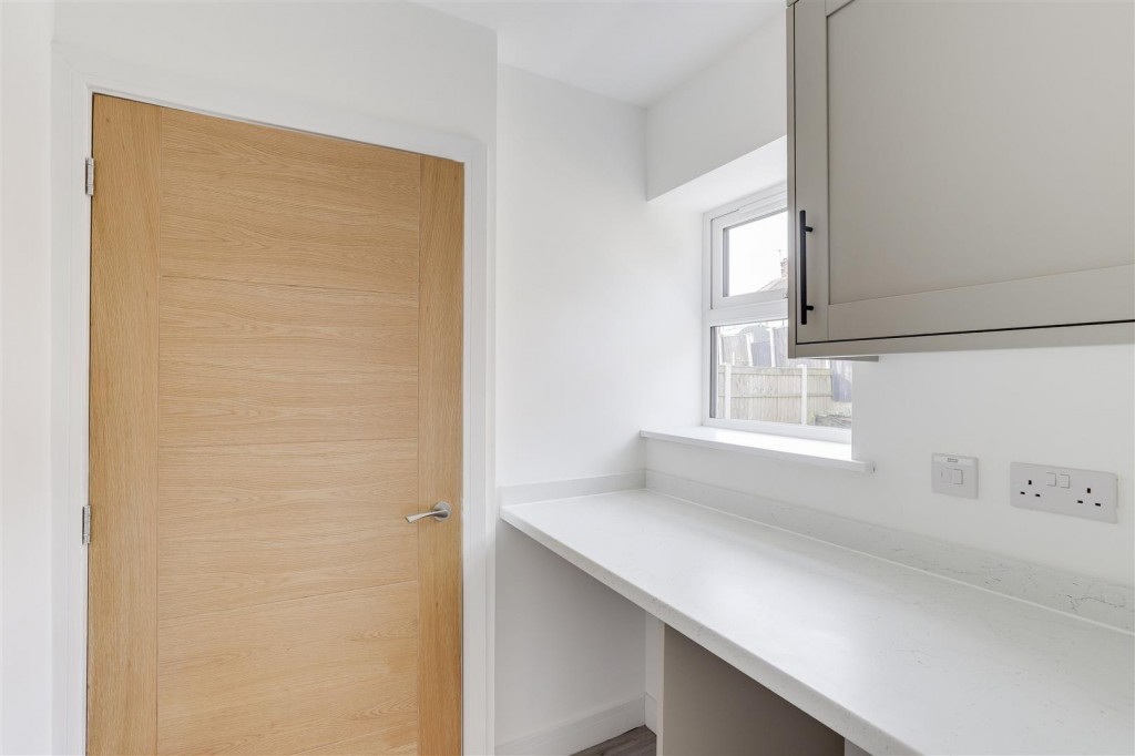 West End, Beeston, Nottinghamshire, NG9 1GL