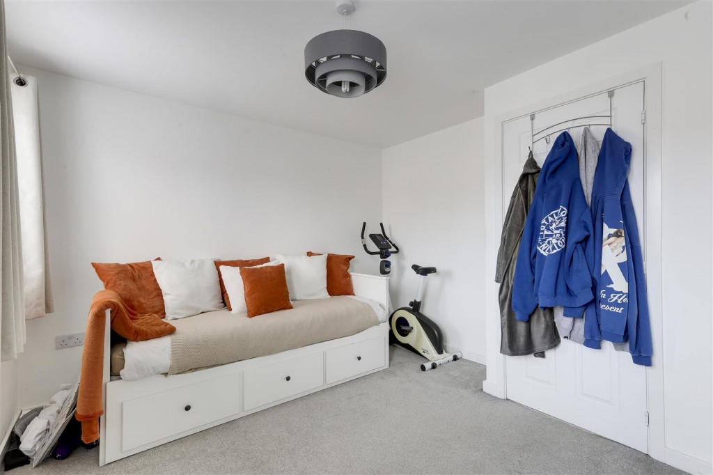 Mustang Close, Hucknall, Nottinghamshire, NG15 6WT