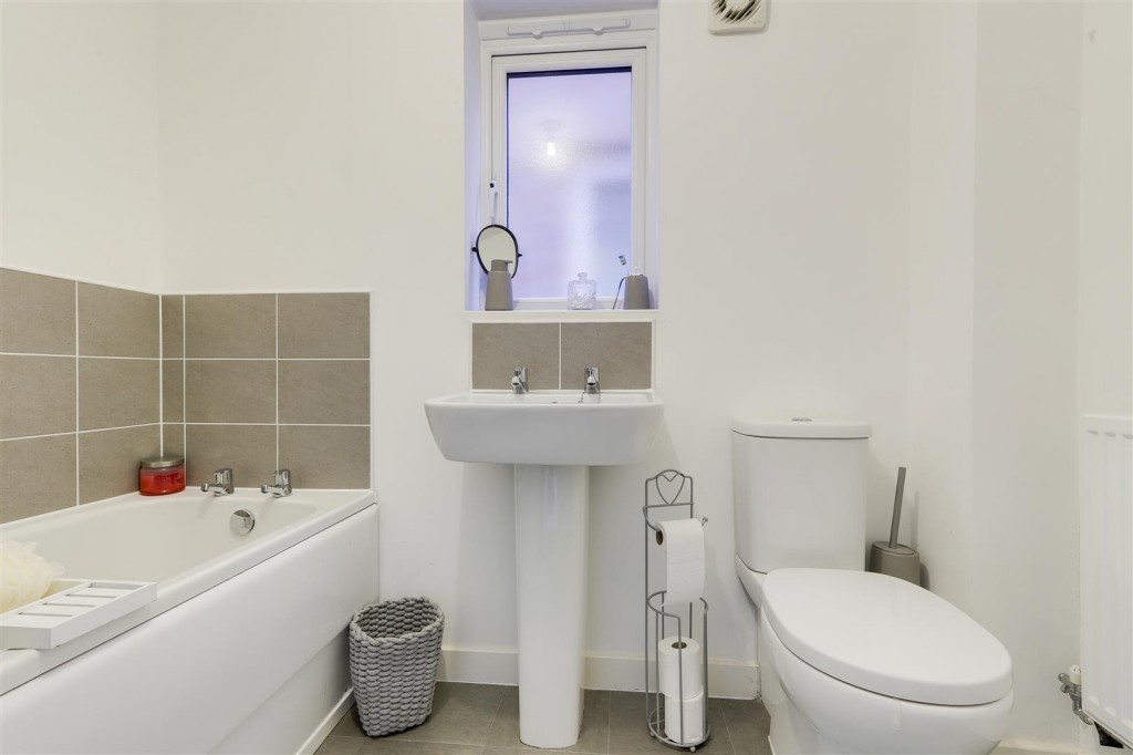 Mustang Close, Hucknall, Nottinghamshire, NG15 6WT