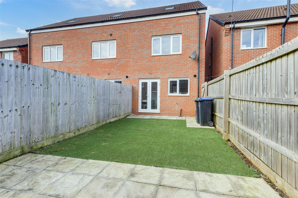 Mustang Close, Hucknall, Nottinghamshire, NG15 6WT