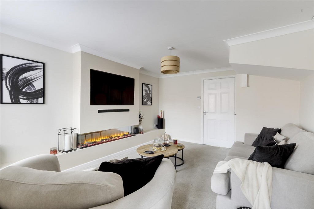 Mustang Close, Hucknall, Nottinghamshire, NG15 6WT
