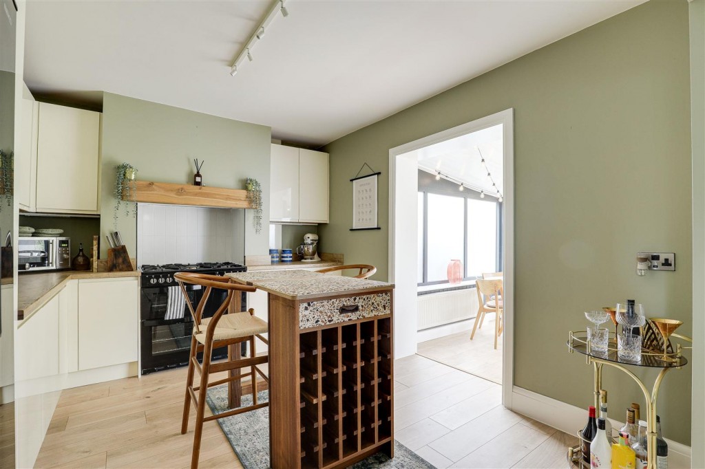 Heanor Road, Ilkeston, Derbyshire, DE7 8TN