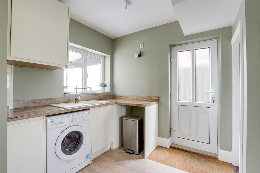 Heanor Road, Ilkeston, Derbyshire, DE7 8TN