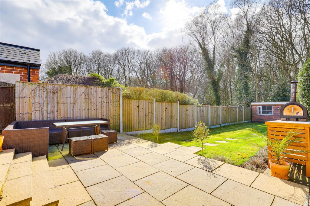 Heanor Road, Ilkeston, Derbyshire, DE7 8TN