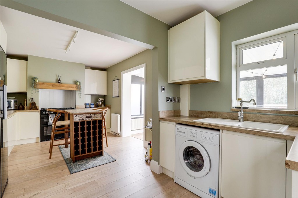 Heanor Road, Ilkeston, Derbyshire, DE7 8TN