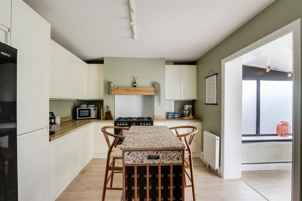Heanor Road, Ilkeston, Derbyshire, DE7 8TN