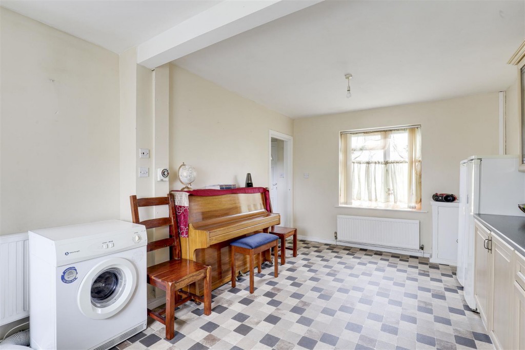 Western Boulevard, Basford, Nottinghamshire, NG8 5FH