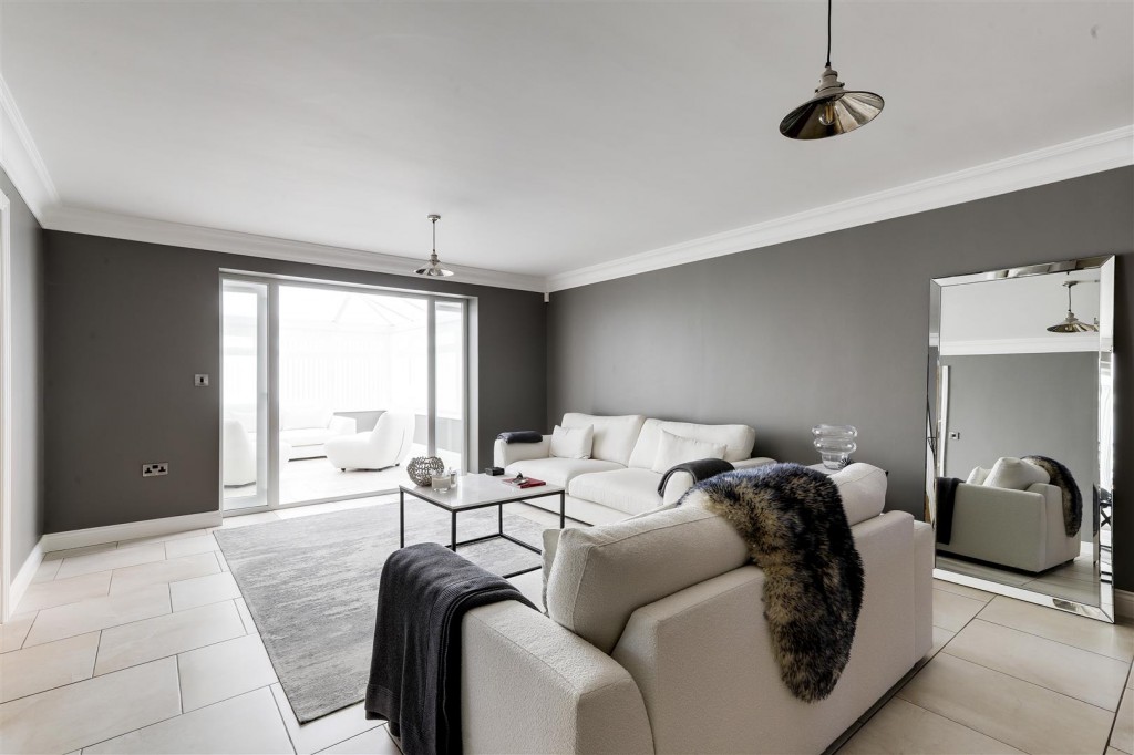 Ramsey Drive, Arnold, Nottinghamshire, NG5 6SD