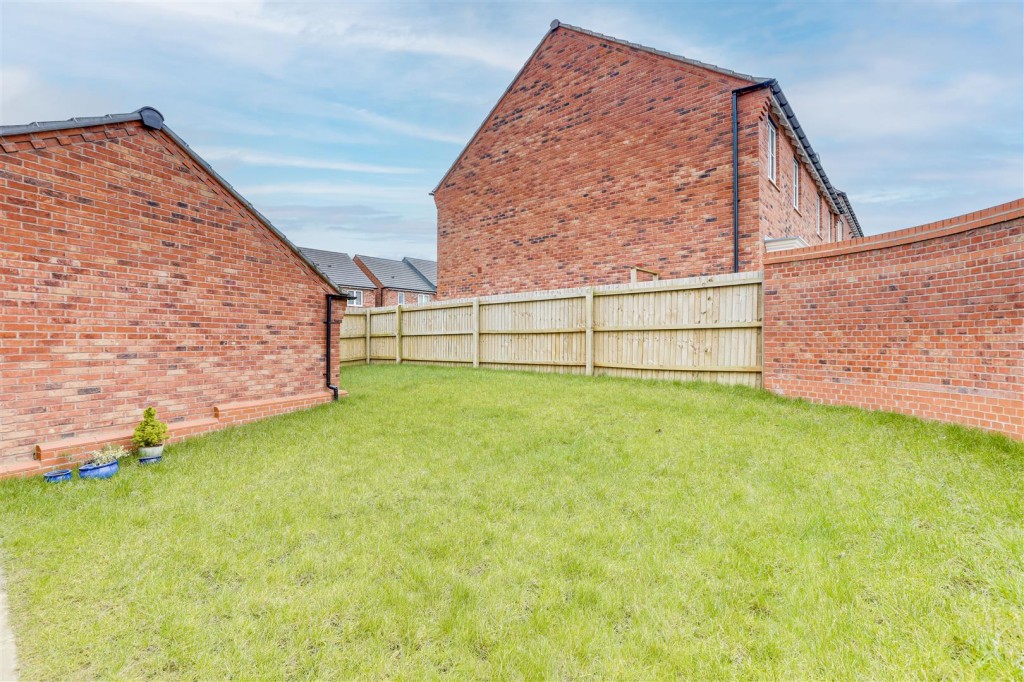 Fowler Close, Swadlincote, Derbyshire, DE11 7FX