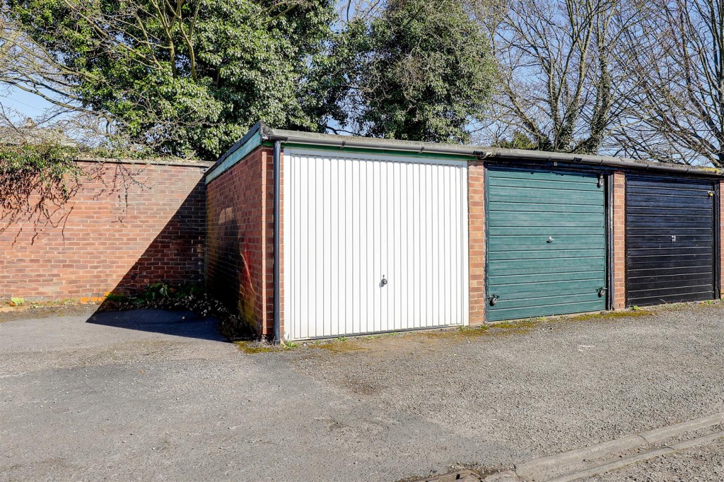 Plumtree Gardens, Calverton, Nottinghamshire, NG14 6GE