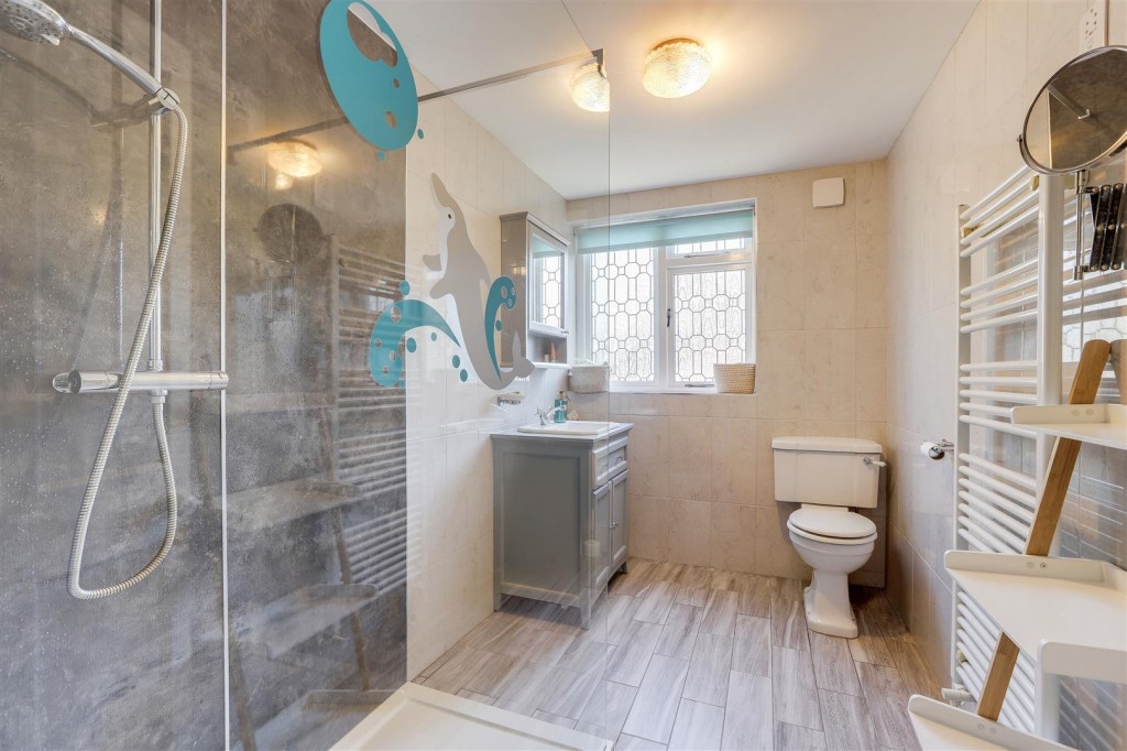 Grove Avenue, Beeston, Nottinghamshire, NG9 4DX