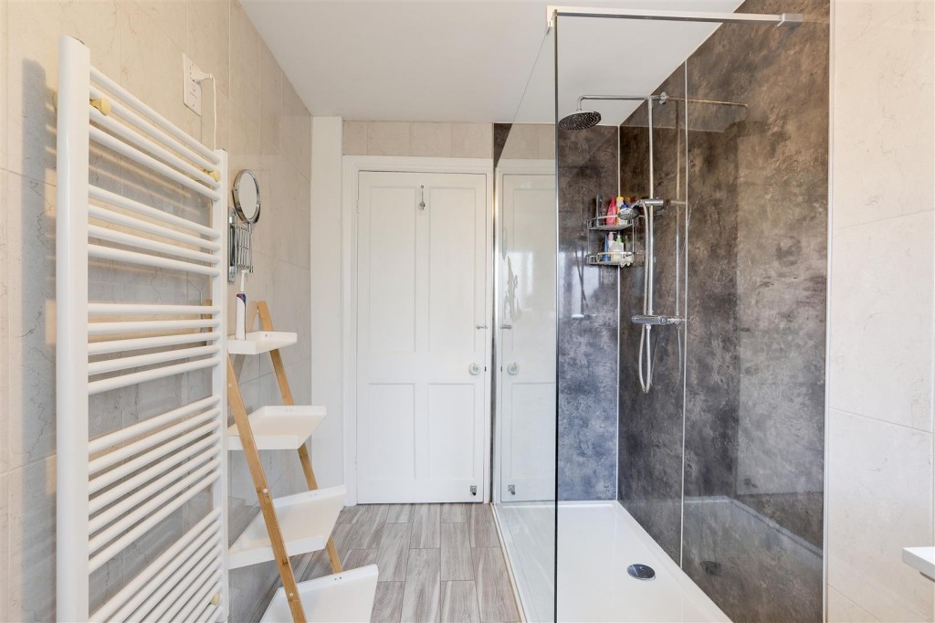 Grove Avenue, Beeston, Nottinghamshire, NG9 4DX
