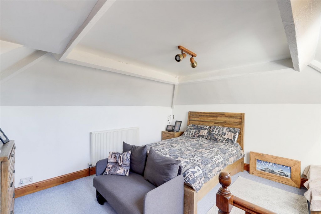 Grove Avenue, Beeston, Nottinghamshire, NG9 4DX