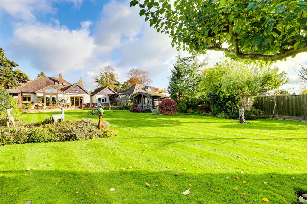 Grove Avenue, Beeston, Nottinghamshire, NG9 4DX