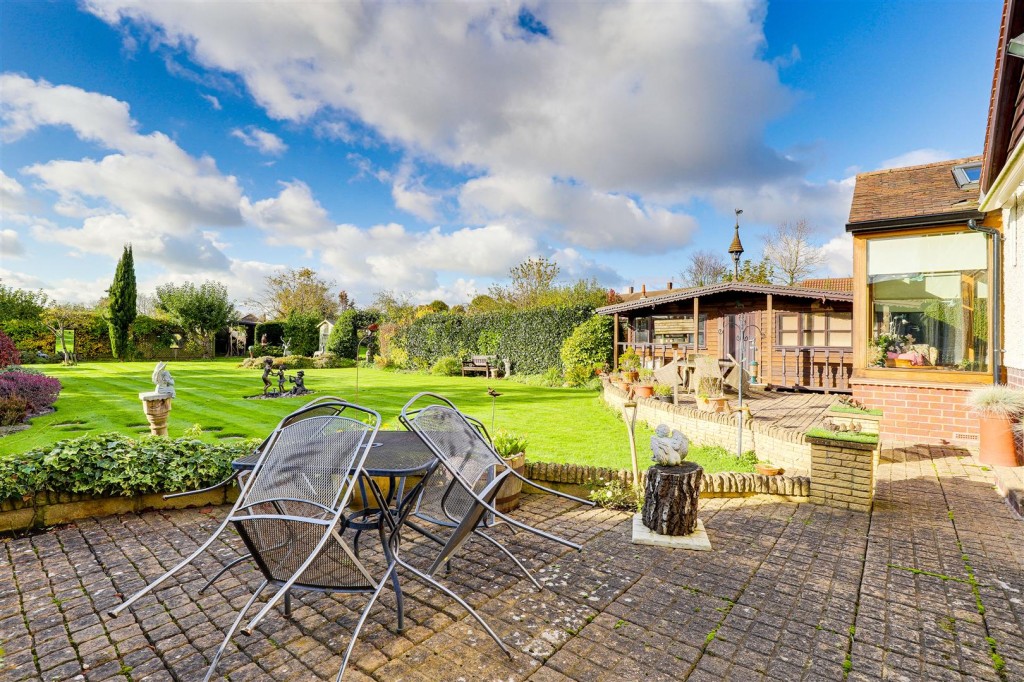Grove Avenue, Beeston, Nottinghamshire, NG9 4DX