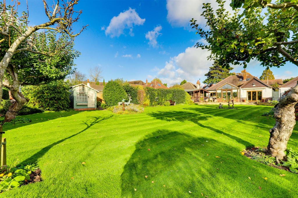 Grove Avenue, Beeston, Nottinghamshire, NG9 4DX