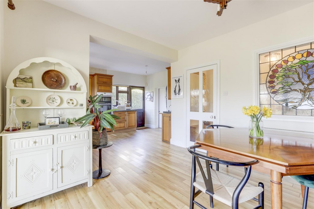 Grove Avenue, Beeston, Nottinghamshire, NG9 4DX