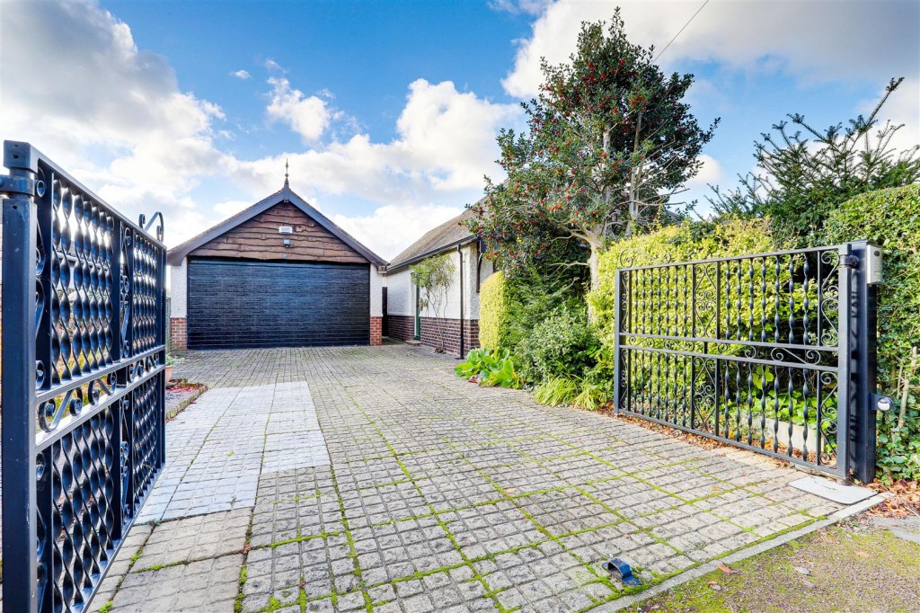 Grove Avenue, Beeston, Nottinghamshire, NG9 4DX