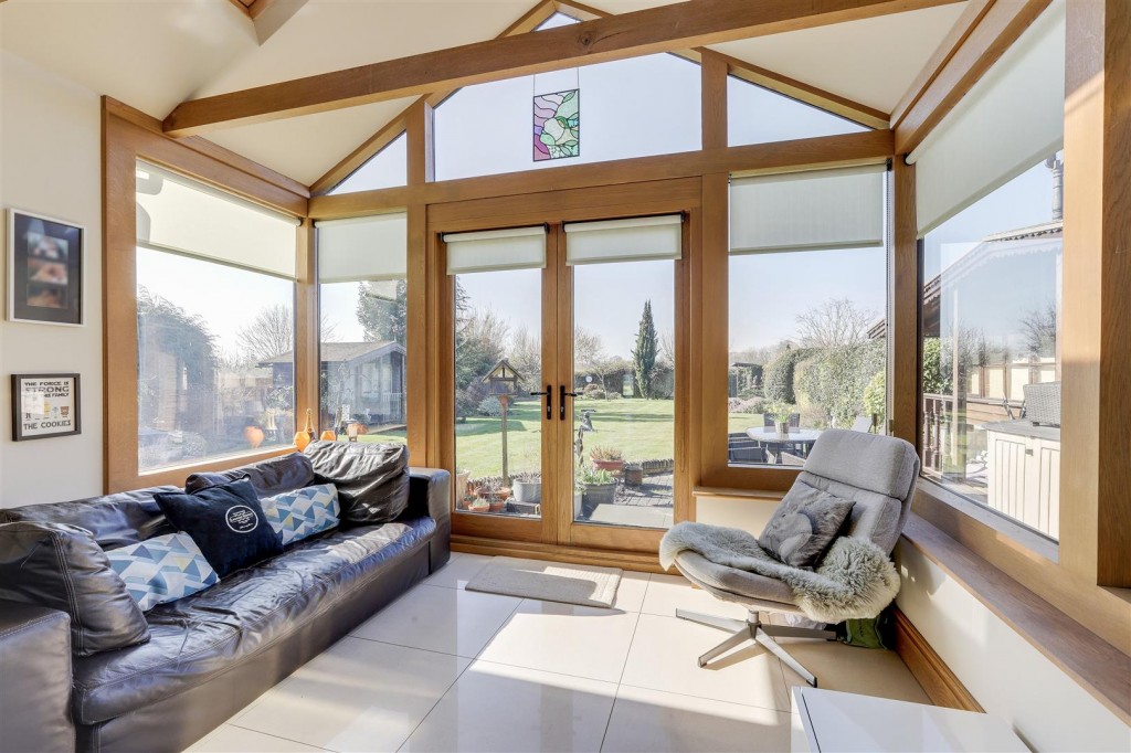 Grove Avenue, Beeston, Nottinghamshire, NG9 4DX