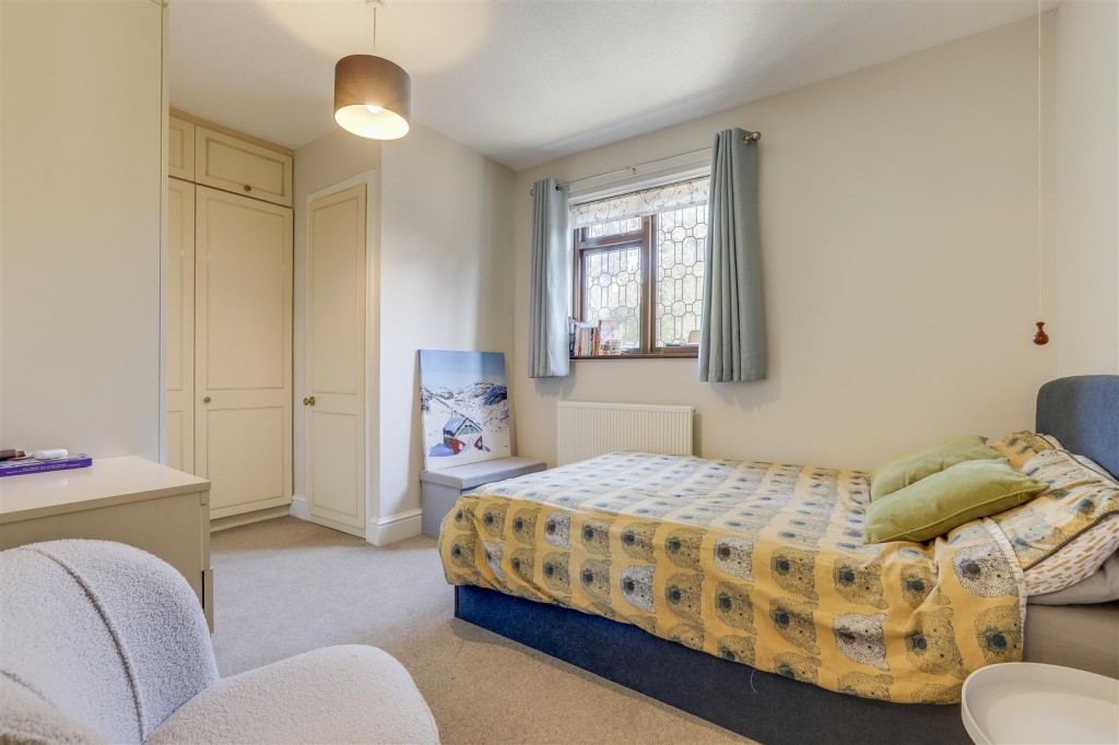 Grove Avenue, Beeston, Nottinghamshire, NG9 4DX