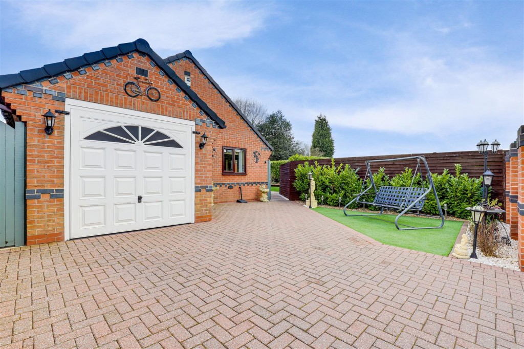 Marshall Close, Calverton, Nottinghamshire, NG14 6RE