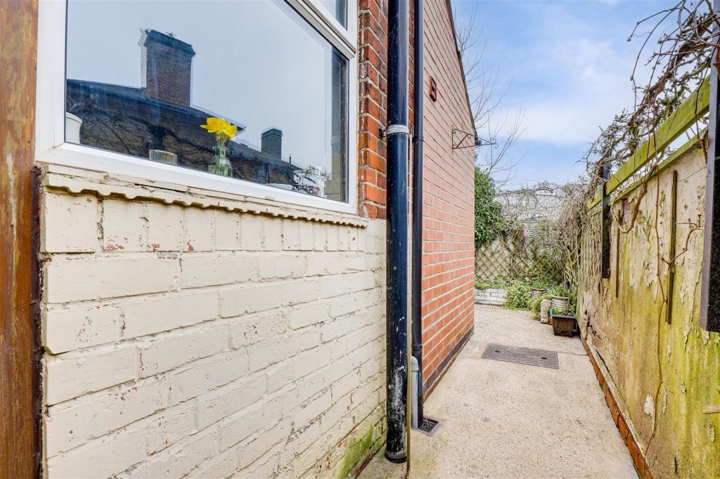 Wallis Street, Old Basford, Nottingham, NG6 0EP