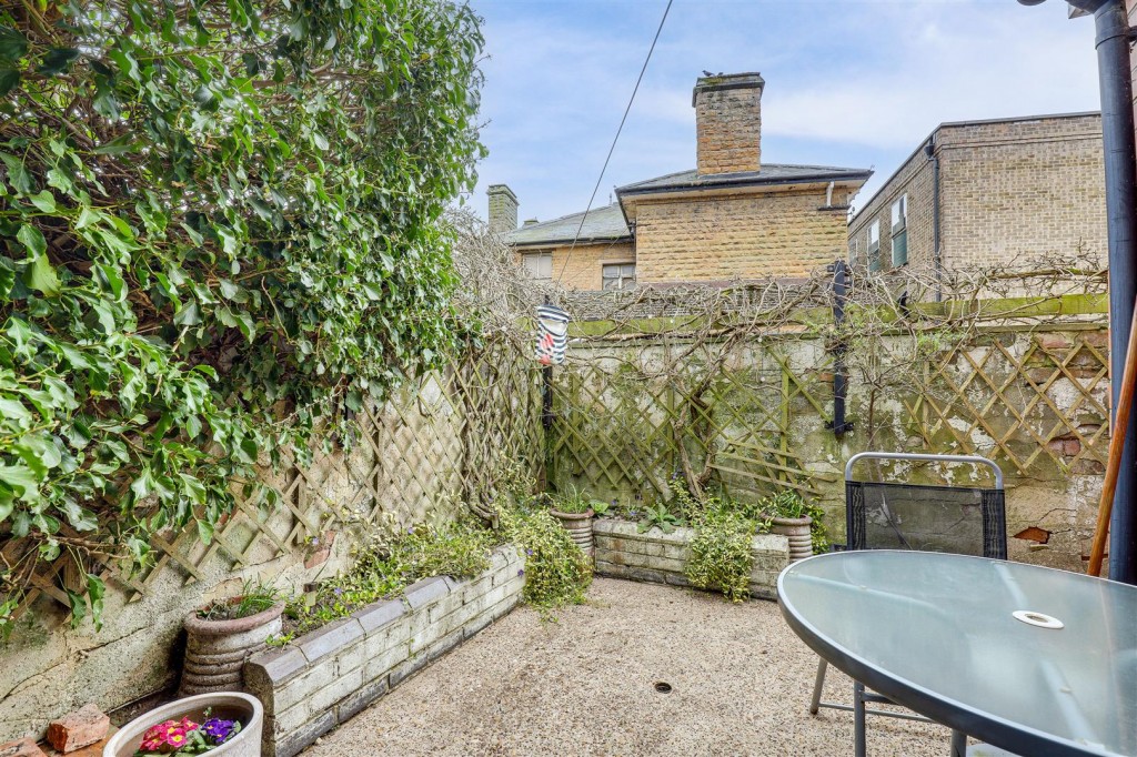Wallis Street, Old Basford, Nottingham, NG6 0EP