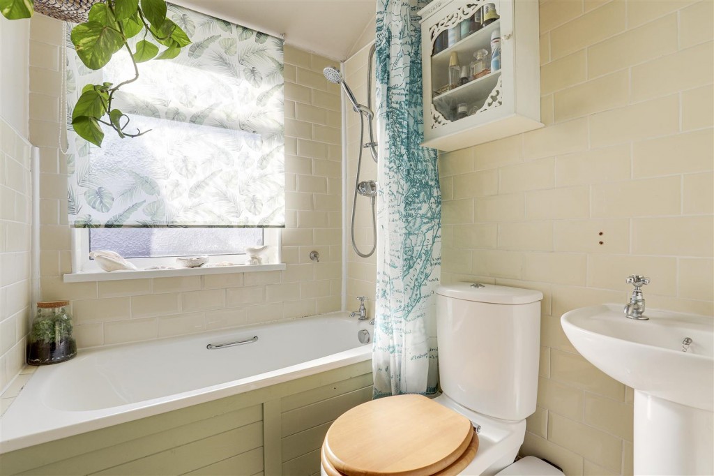 Isandula Road, Basford, Nottinghamshire, NG7 7ES