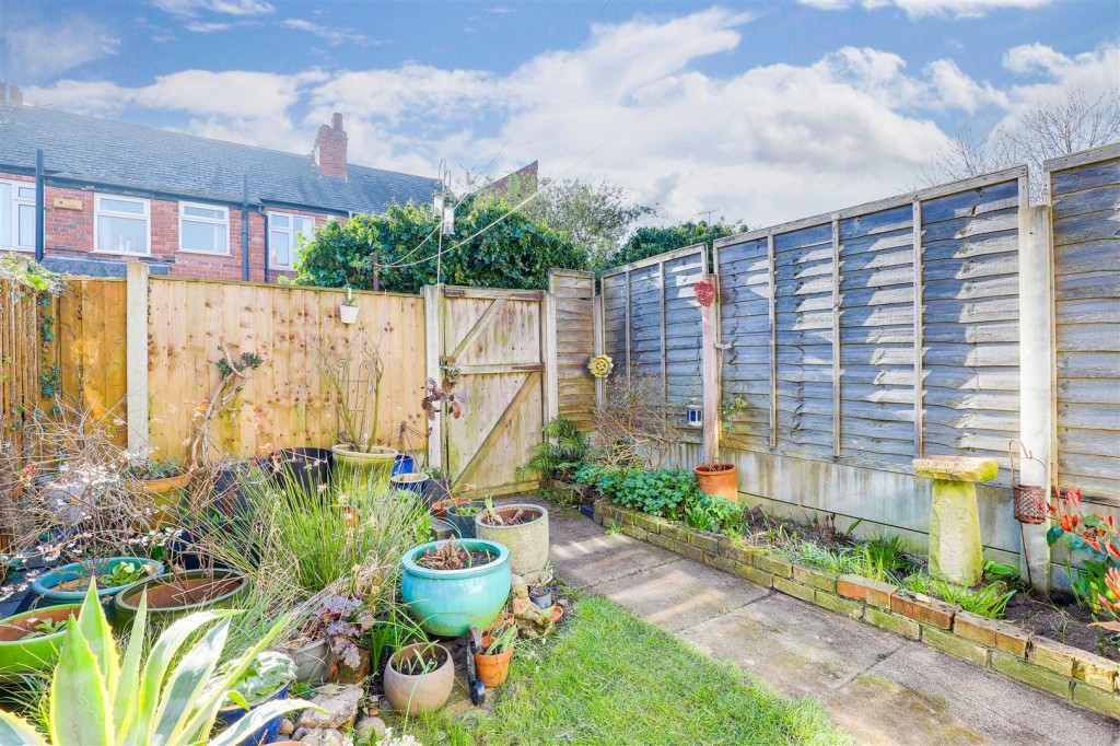 Isandula Road, Basford, Nottinghamshire, NG7 7ES