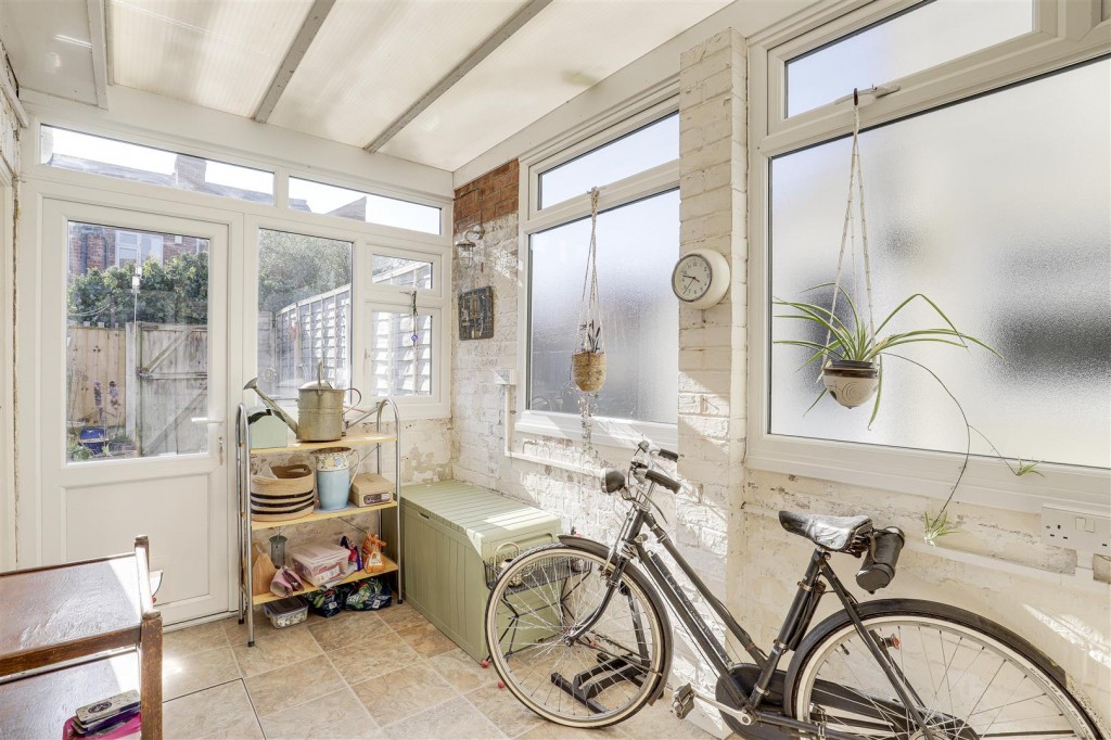 Isandula Road, Basford, Nottinghamshire, NG7 7ES