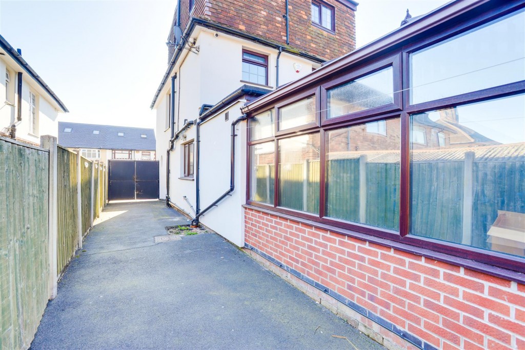 Haslemere Road, Bobbersmill, Nottinghamshire, NG8 5GJ
