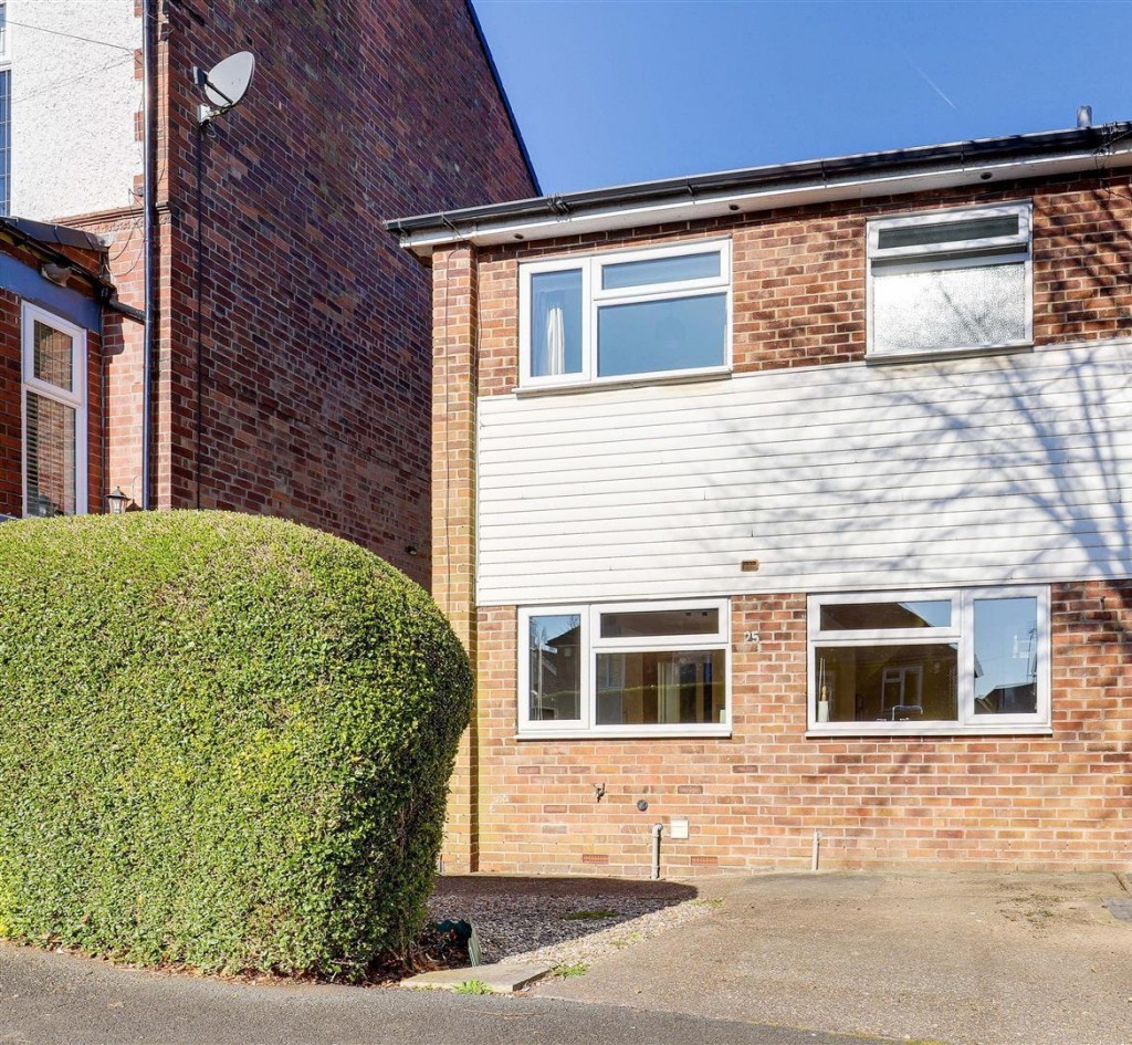 Lees Road, Mapperley, Nottinghamshire, NG3 6HB