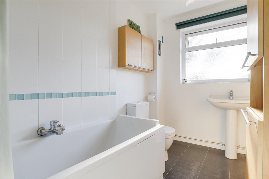 Lees Road, Mapperley, Nottinghamshire, NG3 6HB