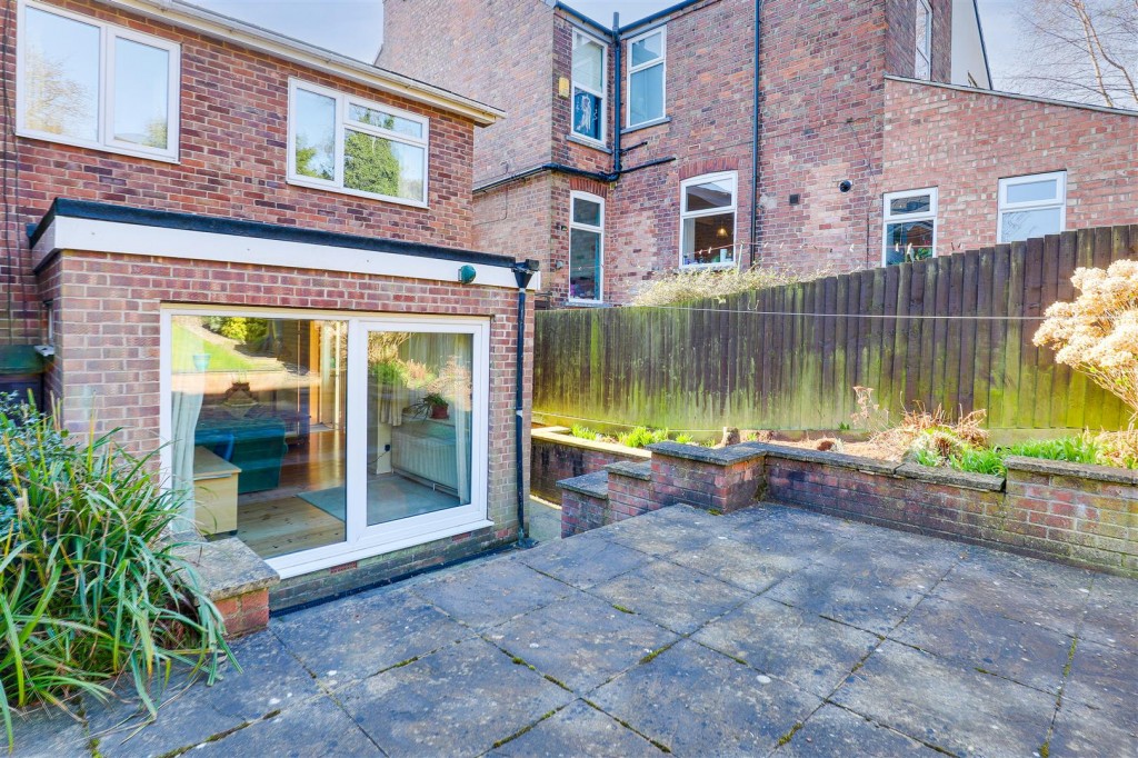 Lees Road, Mapperley, Nottinghamshire, NG3 6HB