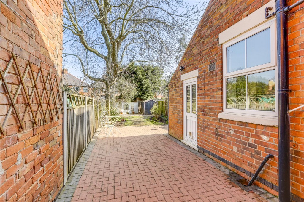 Station Road, Beeston, Nottinghamshire, NG9 2AZ