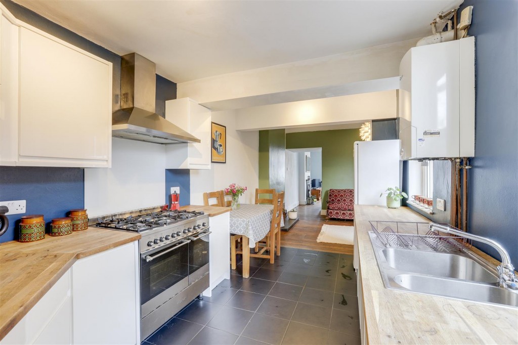 Station Road, Beeston, Nottinghamshire, NG9 2AZ