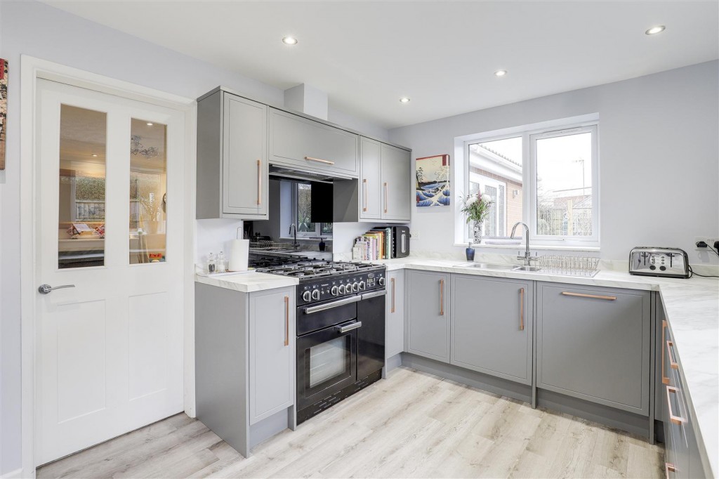 Mildenhall Crescent, Bestwood Park, Nottinghamshire, NG5 5RS
