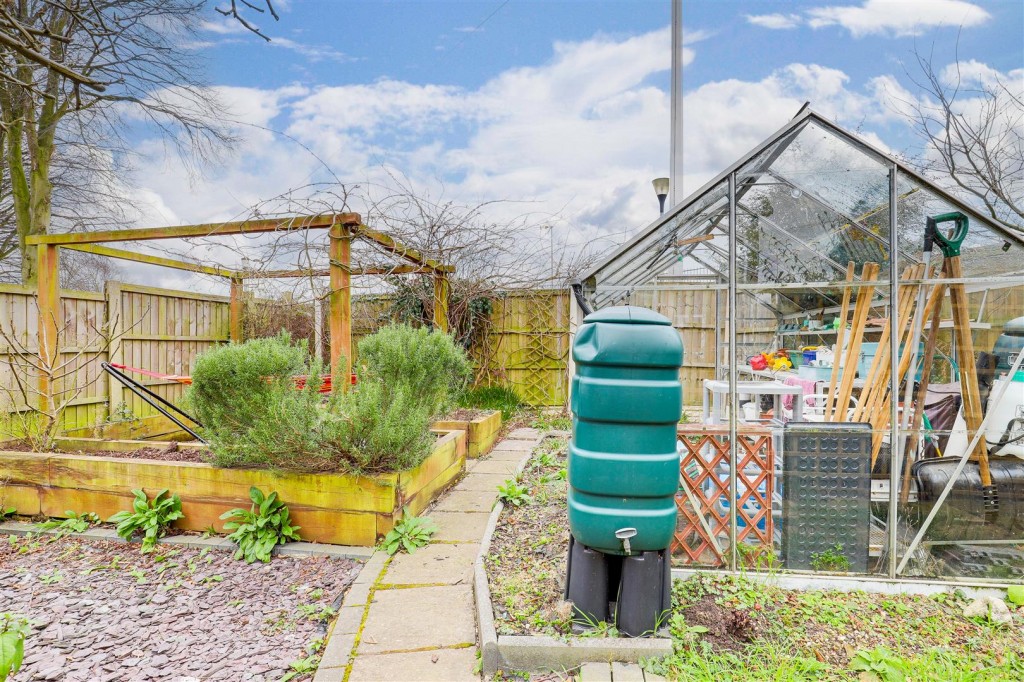 Mildenhall Crescent, Bestwood Park, Nottinghamshire, NG5 5RS