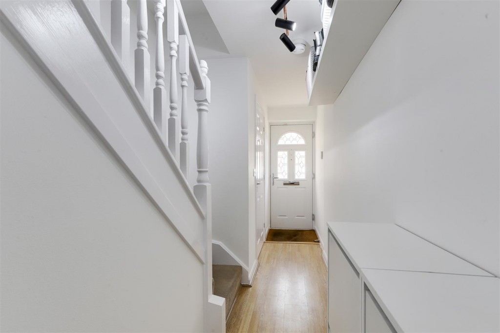 Golf Close, Bulwell, Nottinghamshire, NG6 8YZ