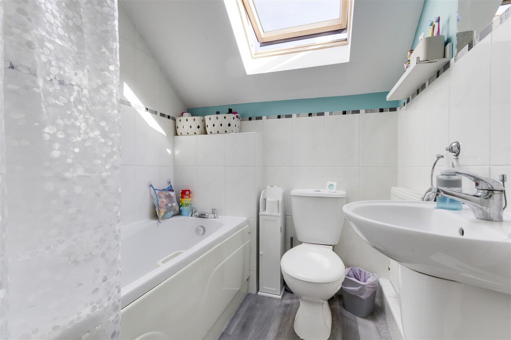 Golf Close, Bulwell, Nottinghamshire, NG6 8YZ