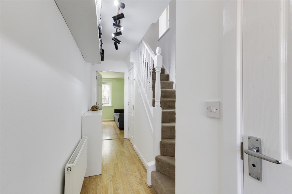 Golf Close, Bulwell, Nottinghamshire, NG6 8YZ