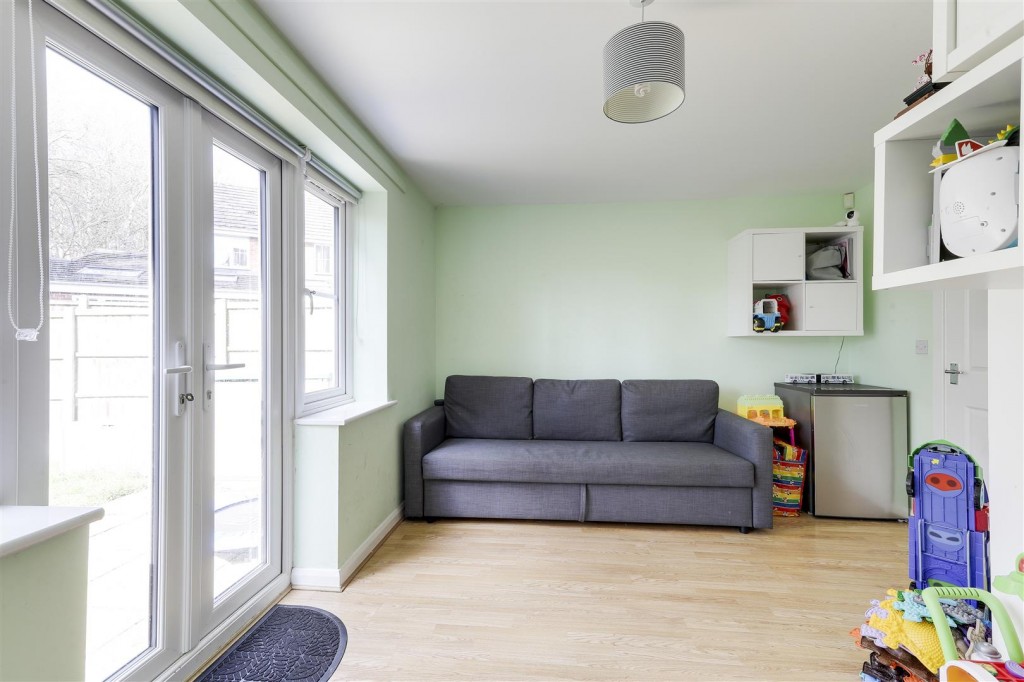 Golf Close, Bulwell, Nottinghamshire, NG6 8YZ