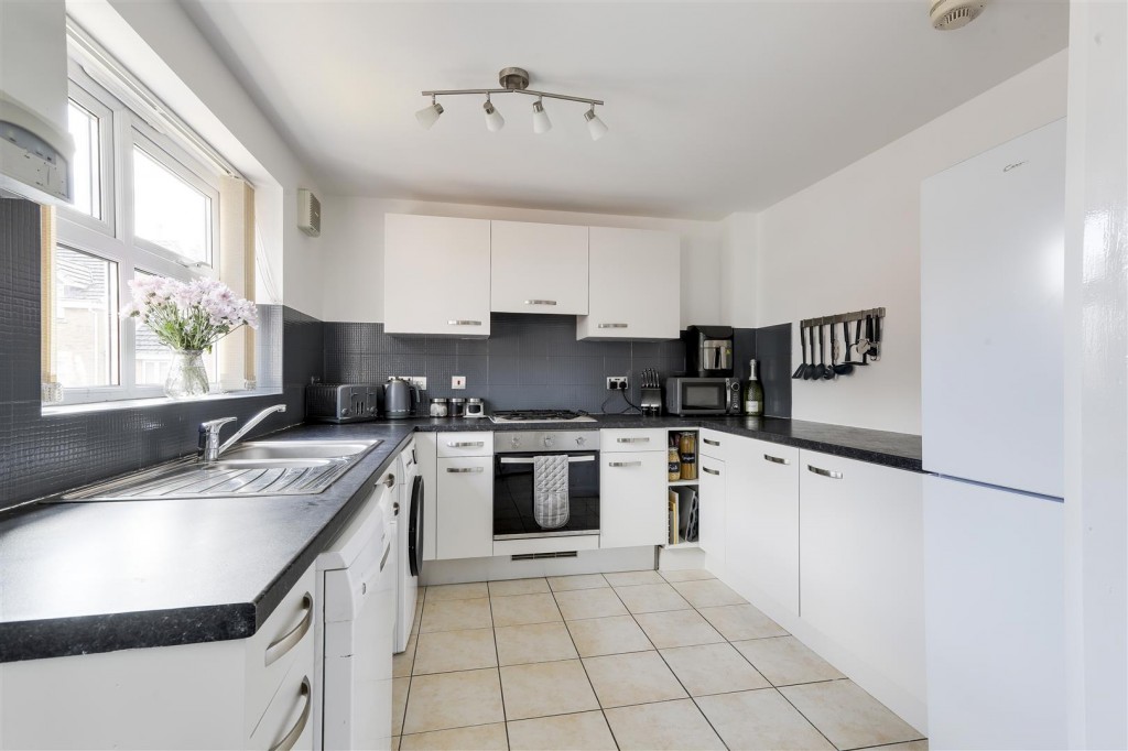 Golf Close, Bulwell, Nottinghamshire, NG6 8YZ