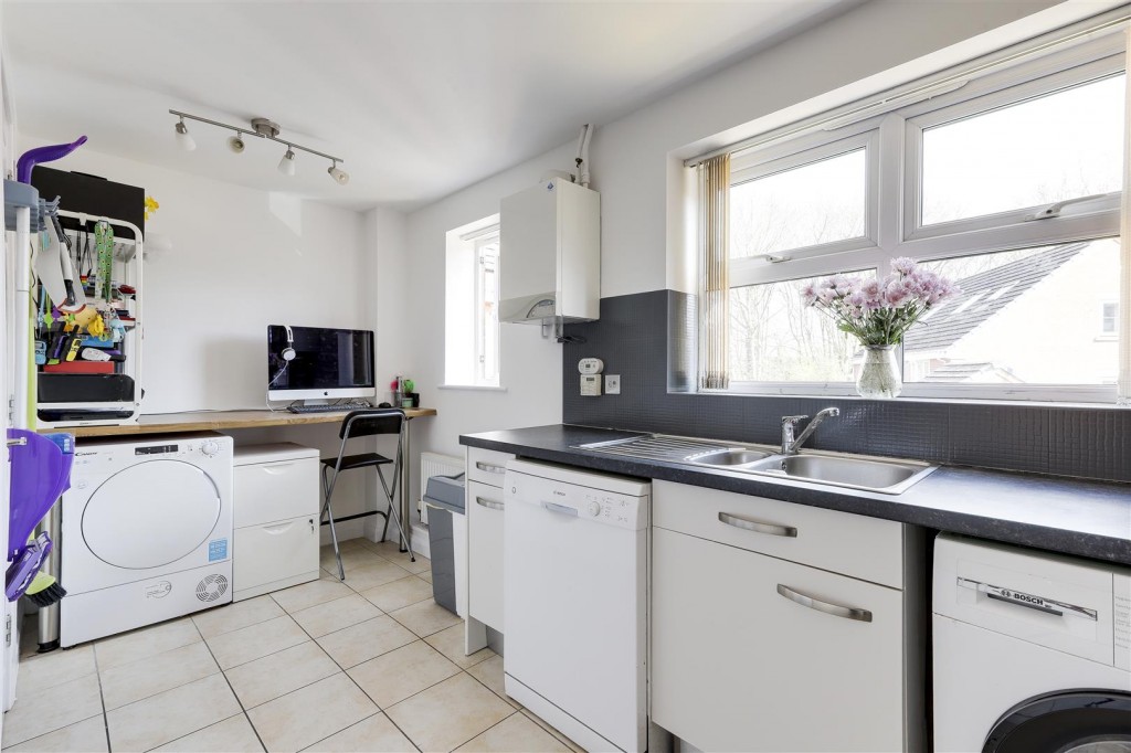 Golf Close, Bulwell, Nottinghamshire, NG6 8YZ