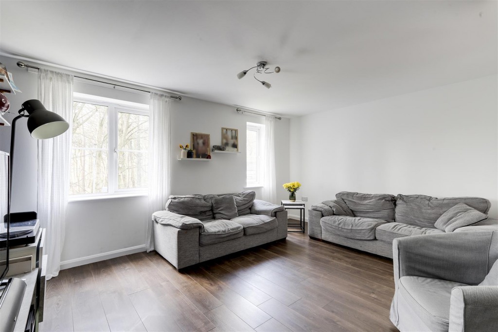 Golf Close, Bulwell, Nottinghamshire, NG6 8YZ