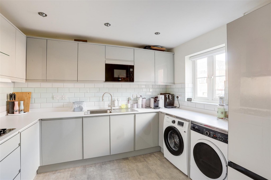 Edison Way, Arnold, Nottinghamshire, NG5 7NE
